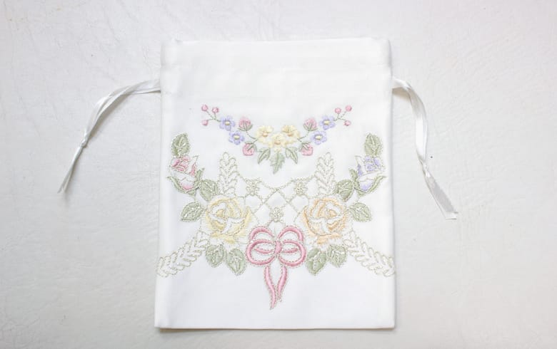 刺繍＆カットワーク 巾着　約20×16cm [Ribbon ＆ Rose]