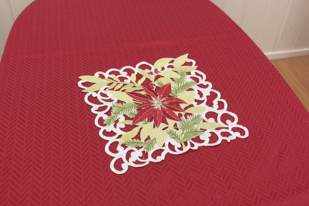 Xmas ポインセチア 刺繍 ドイリー 約25×25cm
