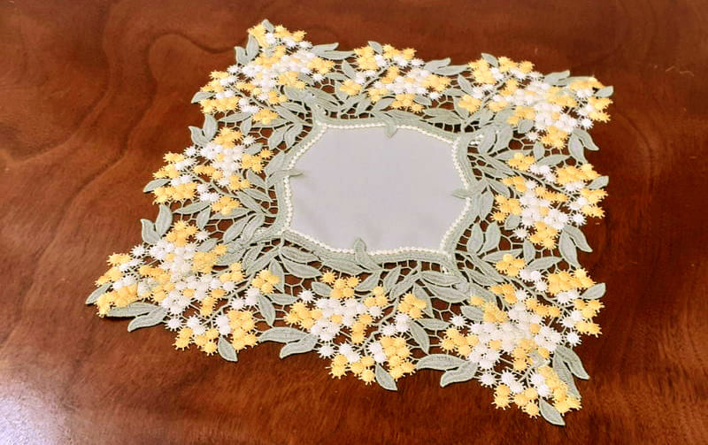 ミモザ柄ケミカルレース ドイリー 約37×37cm [un autre]