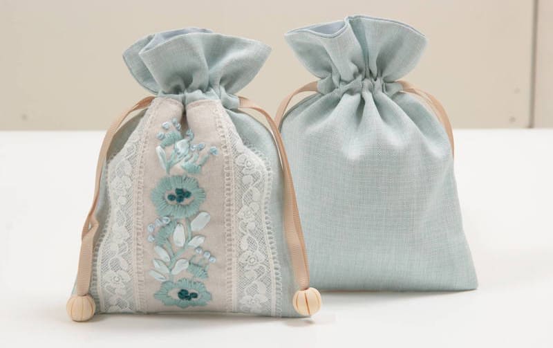 巾着Ｍ フローラル刺繍 約13×18cm [Atelier Bloom]