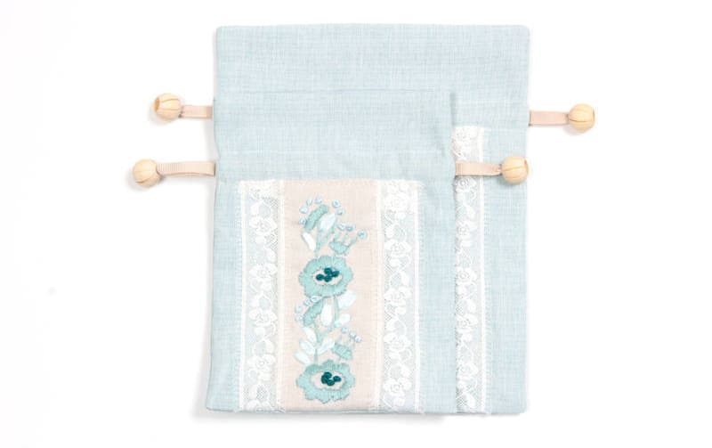 巾着Ｍ フローラル刺繍 約13×18cm [Atelier Bloom]