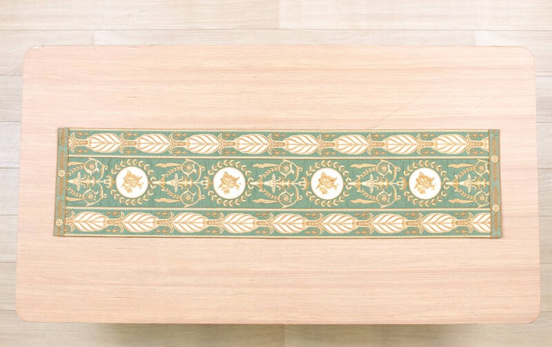 刺繍入り テーブルセンター 約29×120cm [Cherbourg]