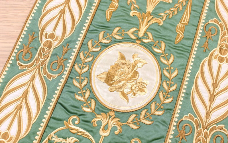 刺繍入り テーブルセンター 約29×120cm [Cherbourg]