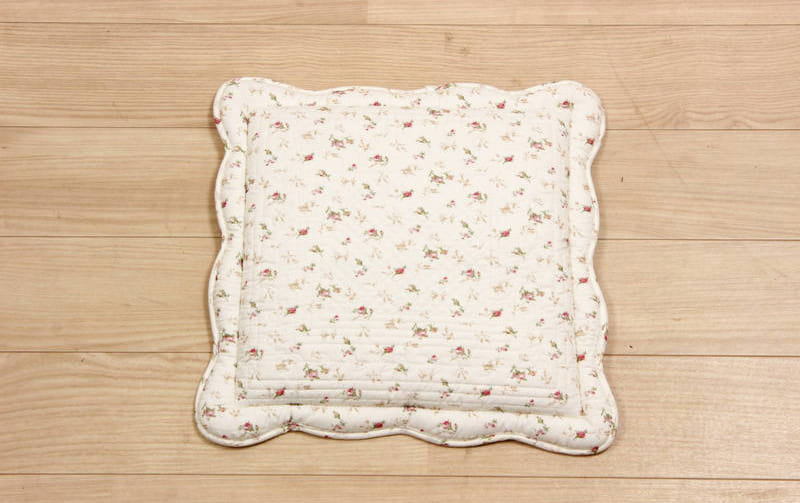 シートクッション 花柄コットンキルト 約50×50cm [Nostalgic Rose]