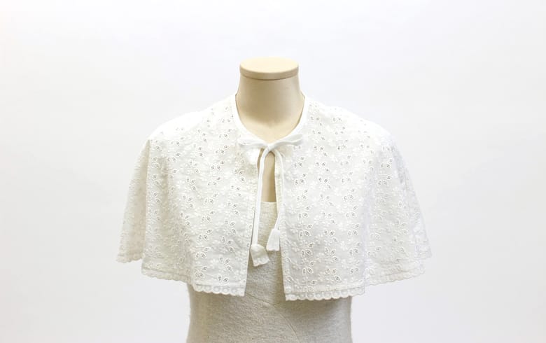アイレットワーク ケープ 約32×71cm [Blanc casse]