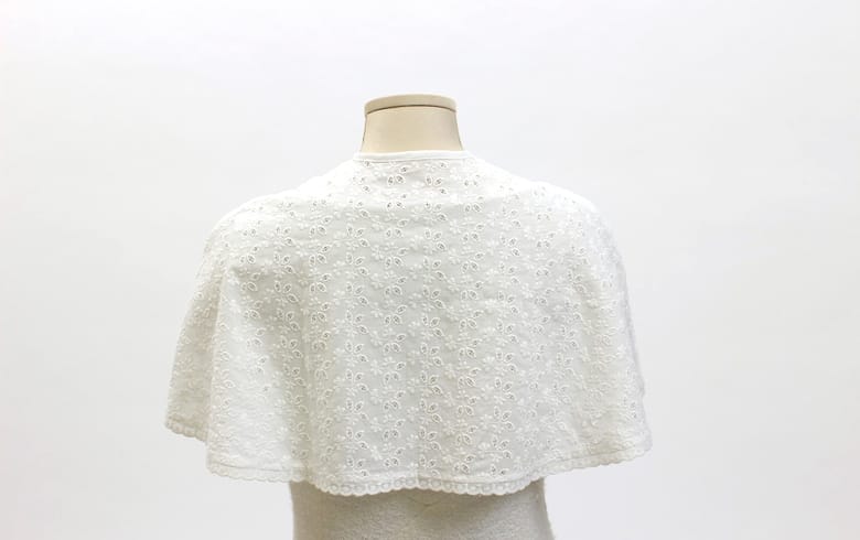 アイレットワーク ケープ 約32×71cm [Blanc casse]
