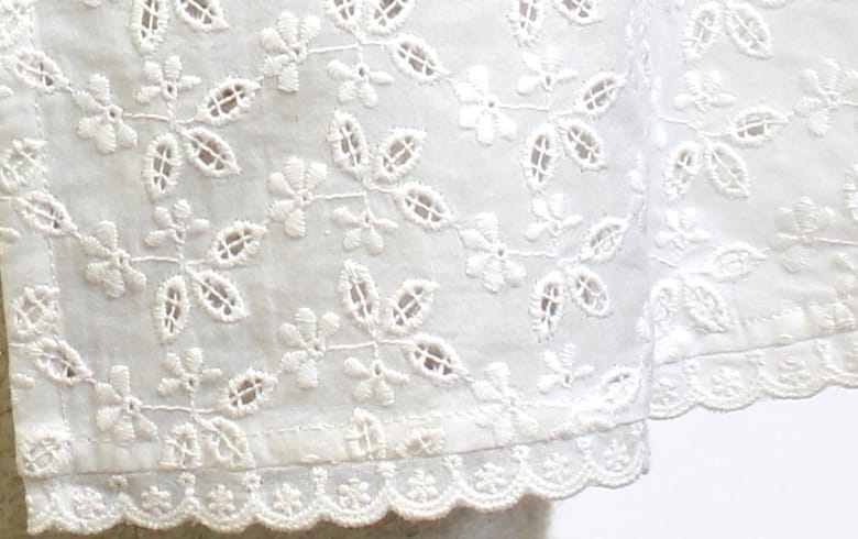 アイレットワーク ケープ 約32×71cm [Blanc casse]