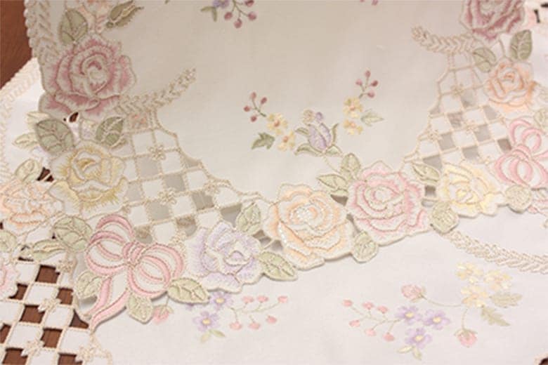 刺繍＆カットワーク テーブルセンター　約40×90cm [Ribbon ＆ Rose]