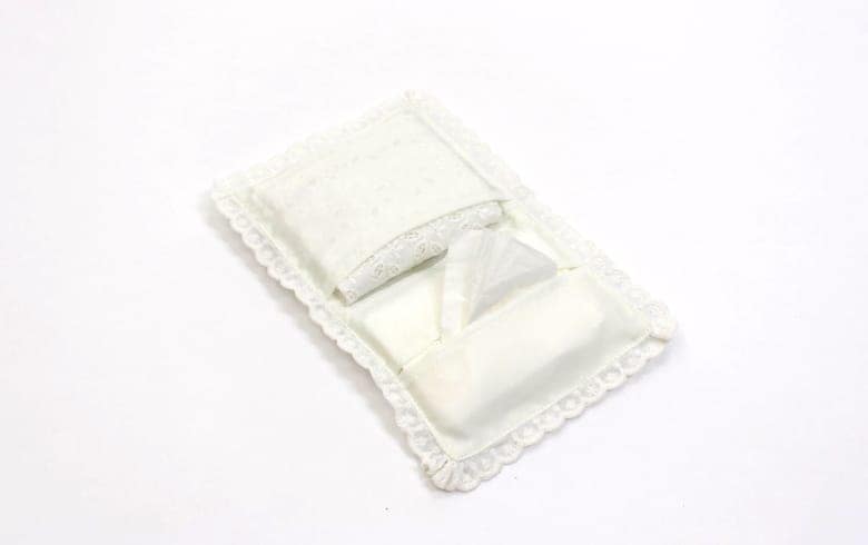 アイレットワーク ミニティッシュケース 約10×12cm [Blanc casse]