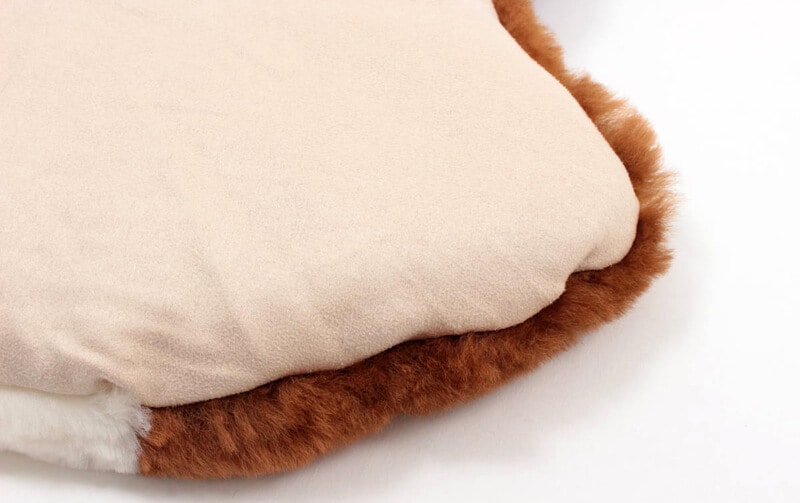 ムートン シートクッション 猫型 短毛 約40×36cm｜インテリアレース