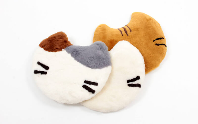 ムートン シートクッション 猫型 短毛 約40×36cm｜インテリアレース