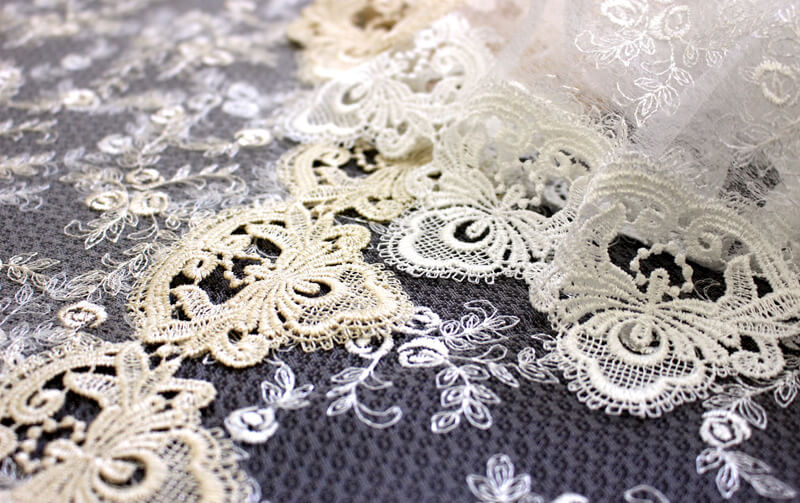 刺繍＆ギュピールレース スリムカーテン 約60×120cm [le quartz]
