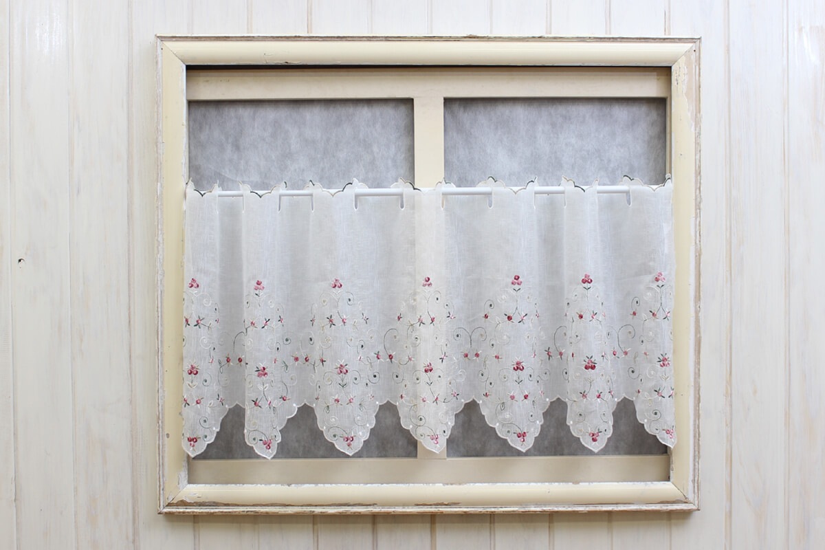 【SALE】プチバラ刺繍 カフェカーテン 約135×45cm