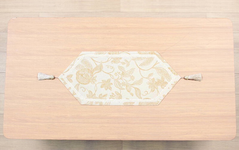 Italy ジャカード織 テーブルセンター 約33×75cm｜インテリアレース