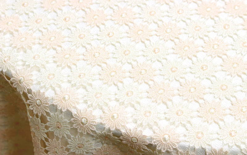 ギュピールレース テーブルクロス 約100cm [Flower Ripples]