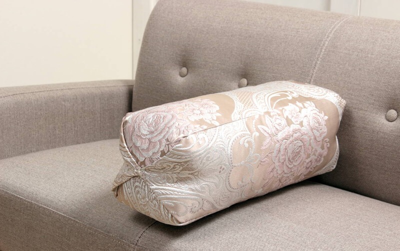 レストローズ クッション レーシーローズ柄 スパンコール装飾 2個