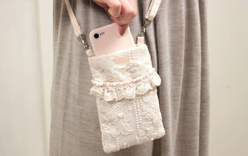 チュールレース 縦型スマホポシェット 約19×13cm [memoire]