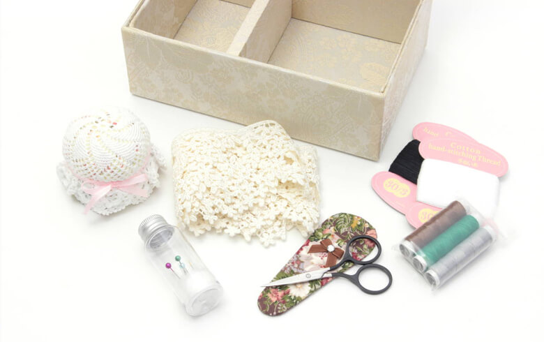 ローズ柄ジャカード織＆ギュピール カルトナージュお針箱 約13.5×20cm [gracieux]