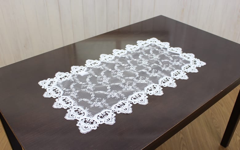 le quartz 刺繍＆ギュピールレース テーブルセンター 約40×75cm