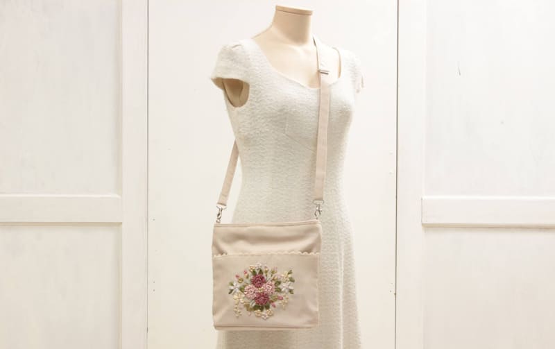 ショルダーバッグ リボン刺繍 約25×22×7cm [Rose Ruban]