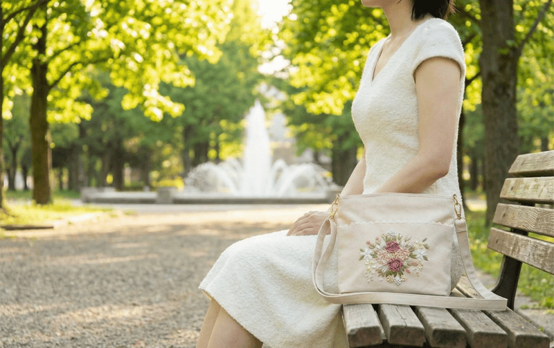 ショルダーバッグ リボン刺繍 約25×22×7cm [Rose Ruban]