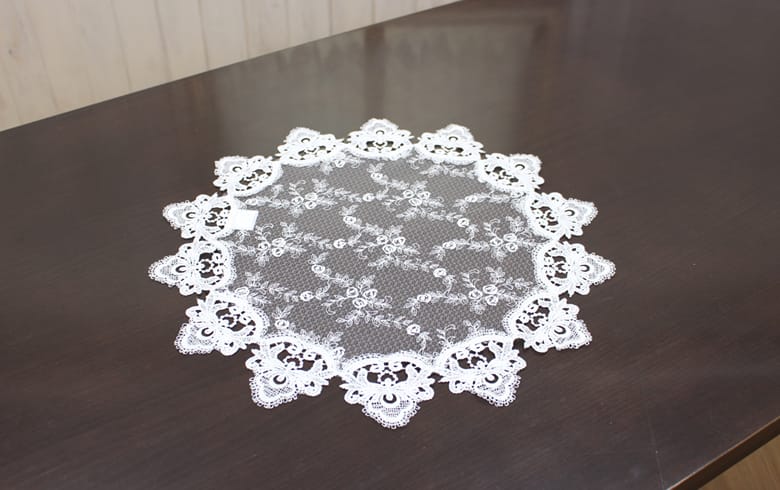 刺繍＆ギュピールレース テーブルセンター　約45cm [le quartz]