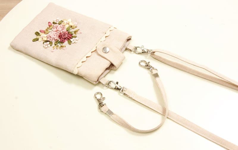スマホポシェット リボン刺繍 約19×13cm [Rose Ruban]