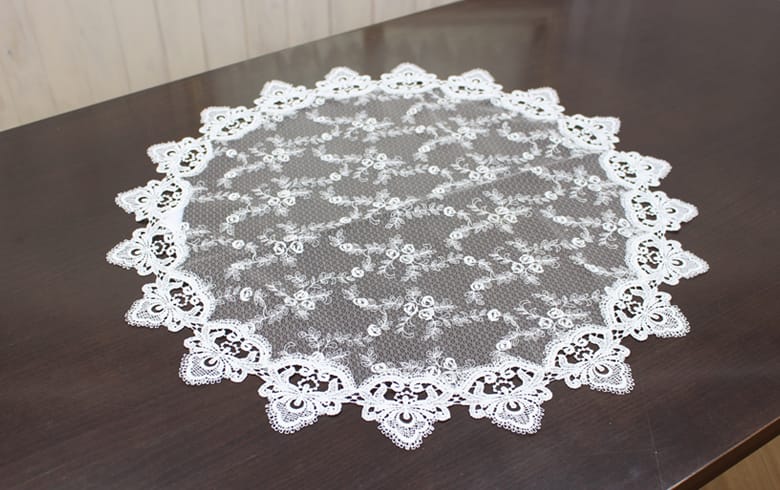 刺繍＆ギュピールレース テーブルセンター　約60cm [le quartz]