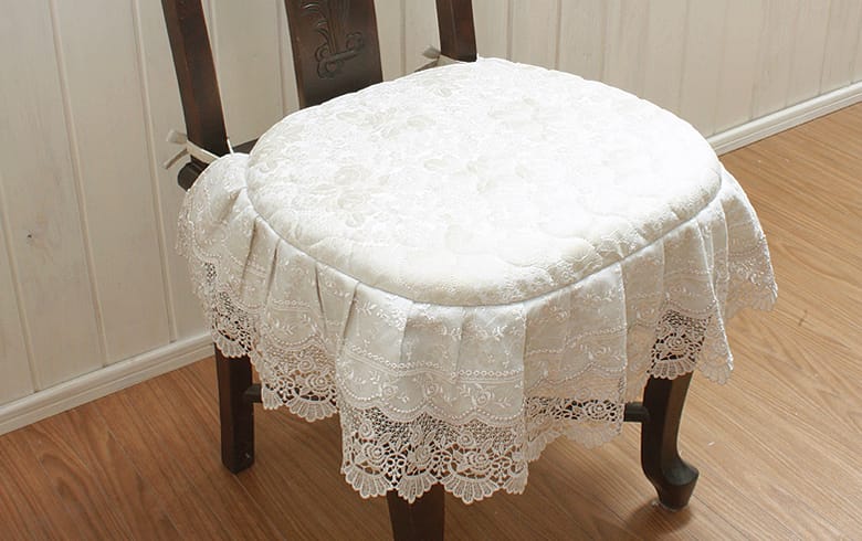 ローズ柄ジャカード織＆ギュピール 紐付きシートクッション　約43×45cm [gracieux]