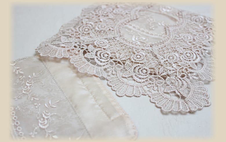 ローズ柄ジャカード織＆ギュピール ペーパーホルダー　約16×36cm [gracieux]