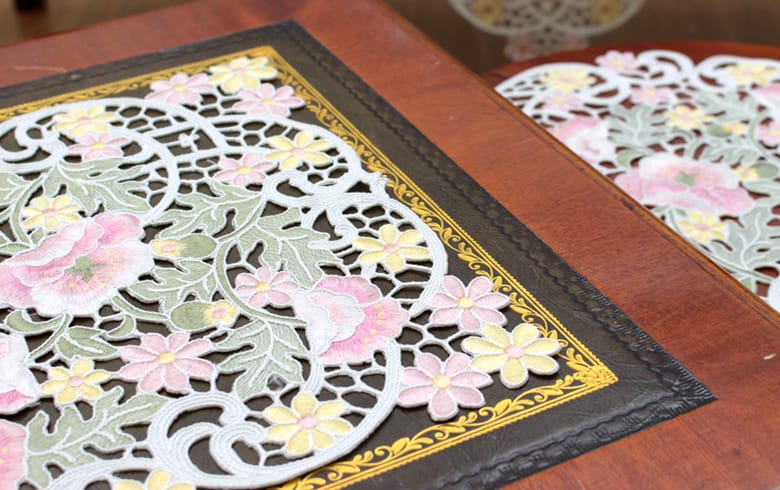 総柄刺繍 テーブルセンター 約30×45cm [anemone mistral]