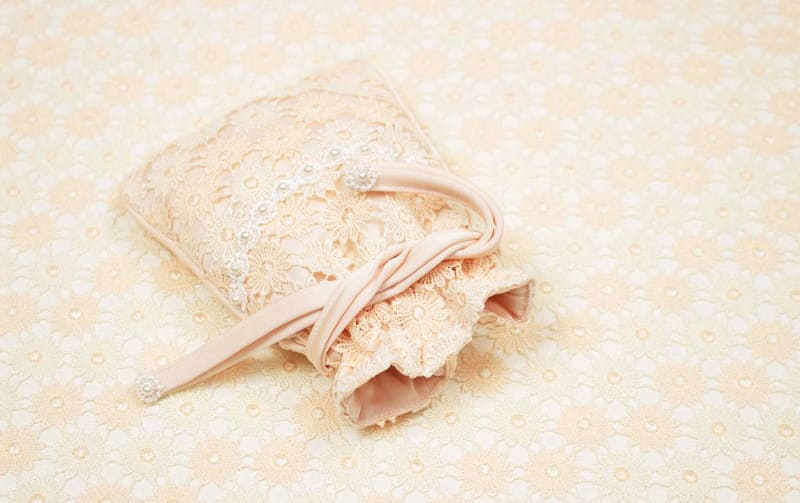 2401-35 手のひら巾着サシェ 香り袋 綿麻 レース 刺繍 ローズ オレンジ