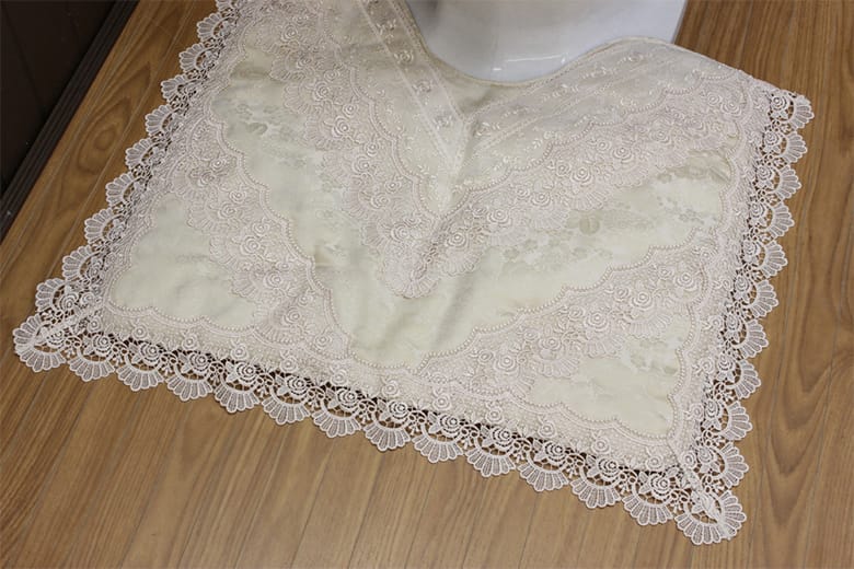 ローズ柄ジャカード織＆ギュピール トイレマット　約65×54cm [gracieux]