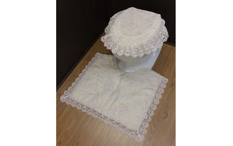 ローズ柄ジャカード織＆ギュピール トイレマット　約65×54cm [gracieux]