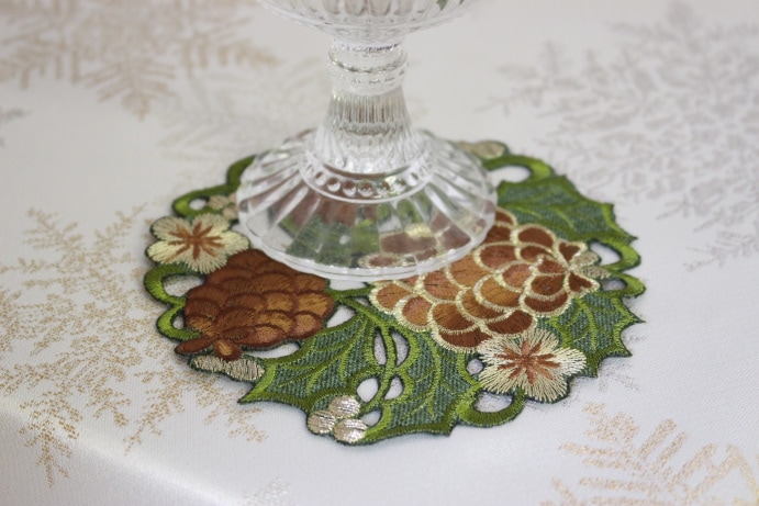 Xmas 松ぼっくり 刺繍 コースター 約13cm