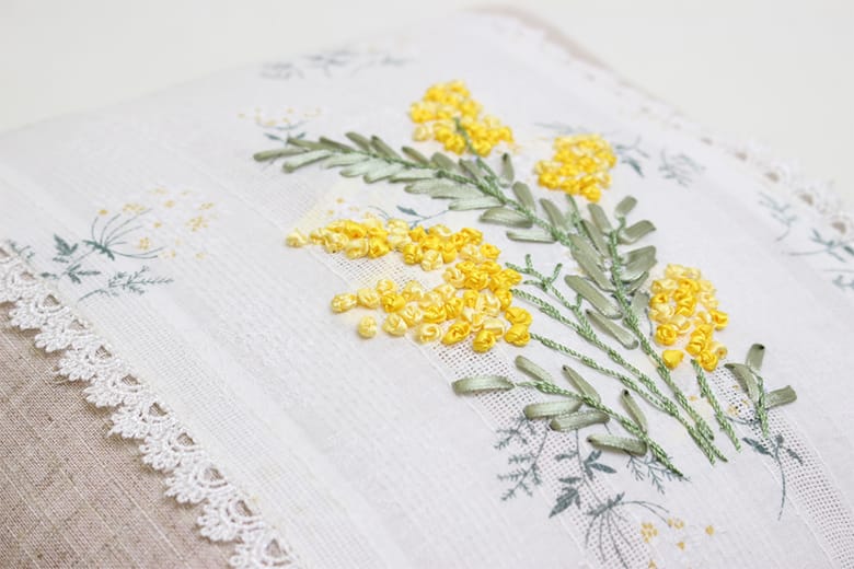 リボン刺繍 ミニクッション 約35×35cm [mimosa]