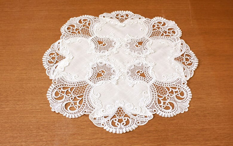 ギュピールレース テーブルセンター 約45cm [White Motif]