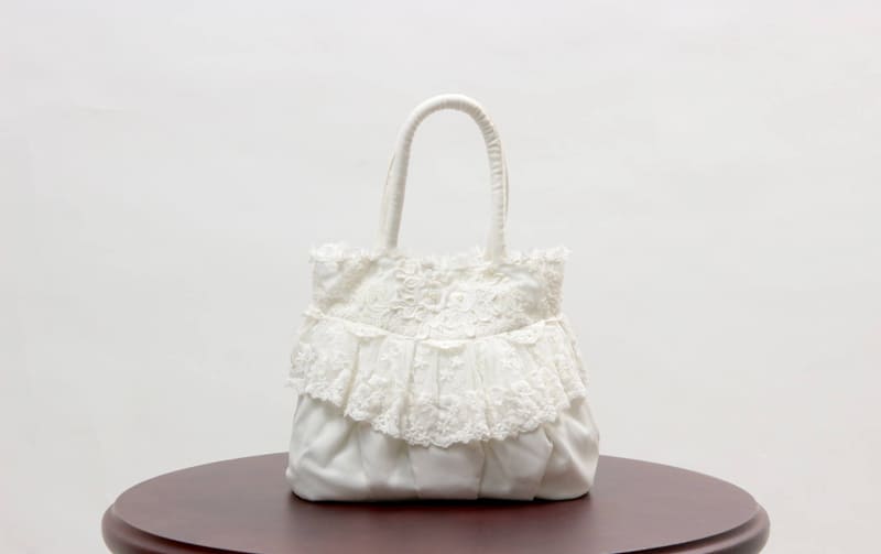 バッグＦ 小花刺繍チュールレース＆しなやかジョーゼット 約25.5×23×13.5cm