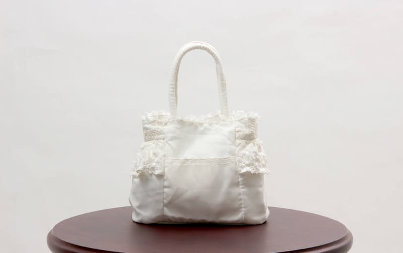 バッグＦ 小花刺繍チュールレース＆しなやかジョーゼット 約25.5×23×13.5cm