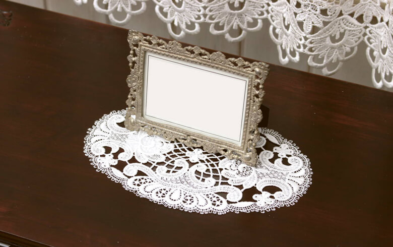 プラウエン ギュピールレース テーブルセンター 約16×24cm [Carmen]