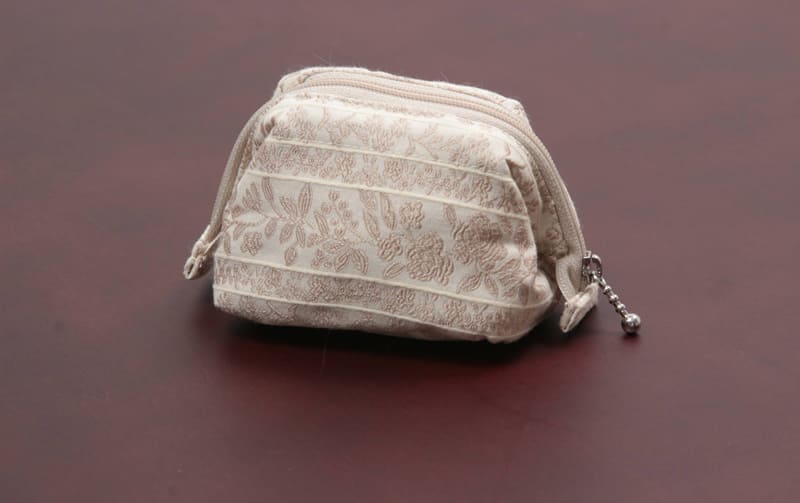 ぱかっと開くミニワイヤーポーチ 手のひらサイズ 約7.5×8×7.5cm