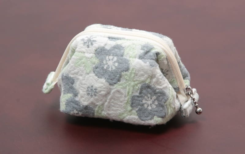 ぱかっと開くミニワイヤーポーチ 手のひらサイズ 約7.5×8×7.5cm