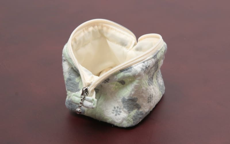 ぱかっと開くミニワイヤーポーチ 手のひらサイズ 約7.5×8×7.5cm