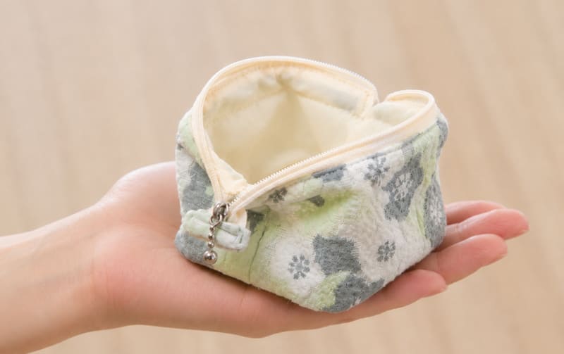 ぱかっと開くミニワイヤーポーチ 手のひらサイズ 約7.5×8×7.5cm