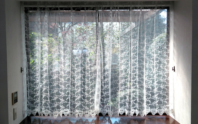 刺繍＆ギュピール レースカーテン 約100×135cm [le quartz]