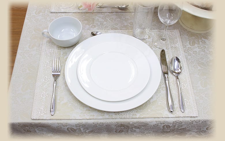 ローズ柄ジャカード織＆ギュピール ランチョンマット　約32×45cm [gracieux]