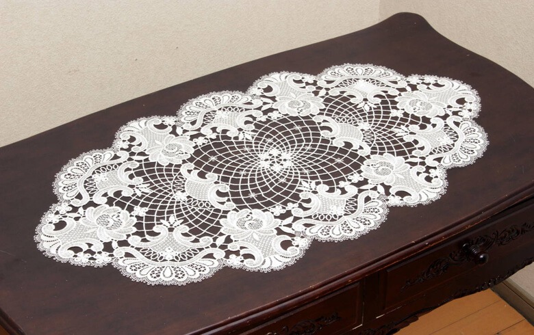 プラウエン ギュピールレース テーブルセンター 約42×76cm [Carmen]