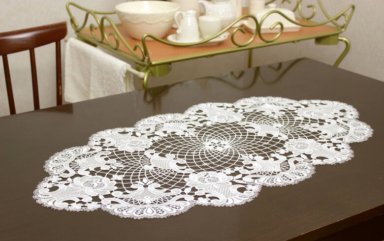 プラウエン ギュピールレース テーブルセンター 約42×76cm [Carmen]