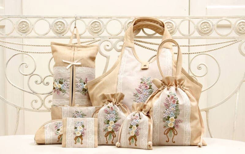 リボン刺繍 巾着型バッグ 約25×29cm [Cherie fleurie]｜アミ