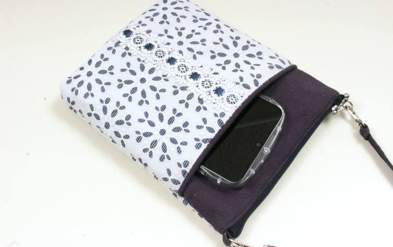 レースモチーフ スマホポシェット 約20×17×2cm [Tone Blanc]